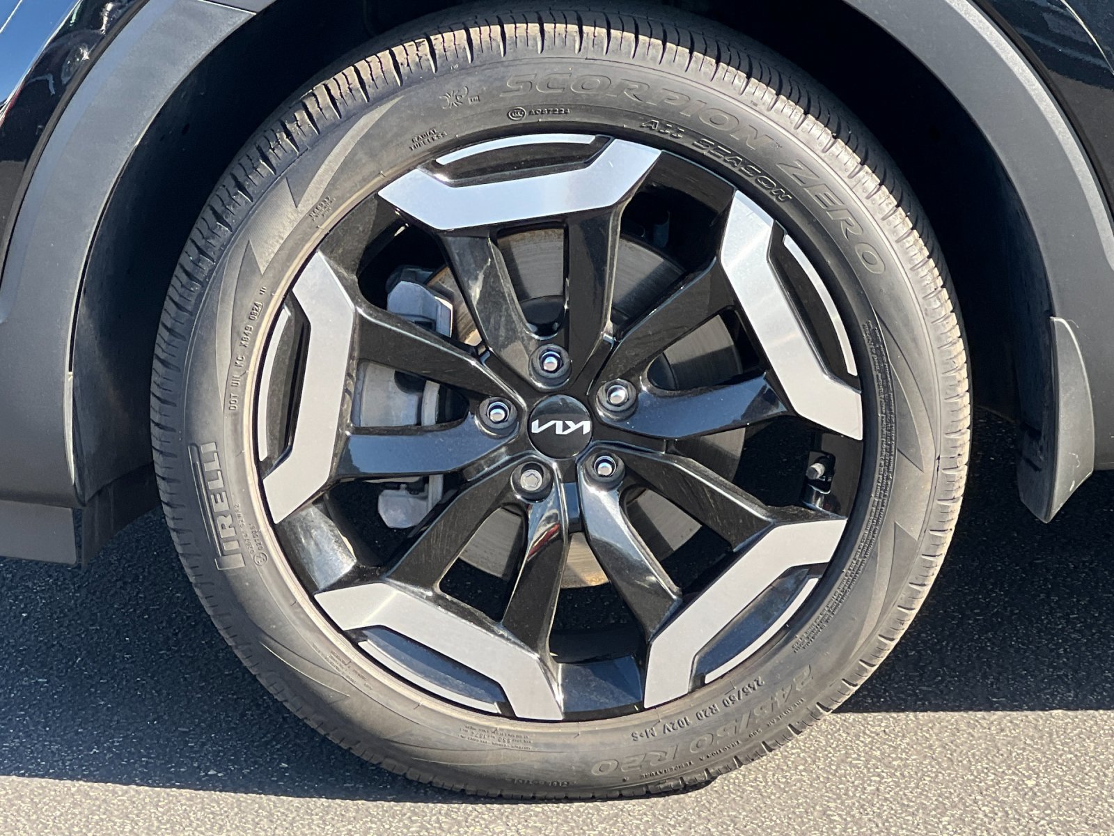 Used 2024 Kia Telluride EX w/ EX Captain's Chair Package FWD image 26