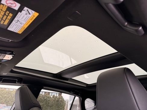 Used 2023 Toyota Venza Limited image 21