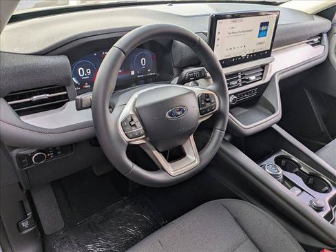 New 2026 Ford Explorer Active RWD image 3