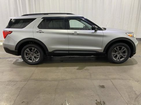 Used 2022 Ford Explorer XLT w/ Equipment Group 202A image 2