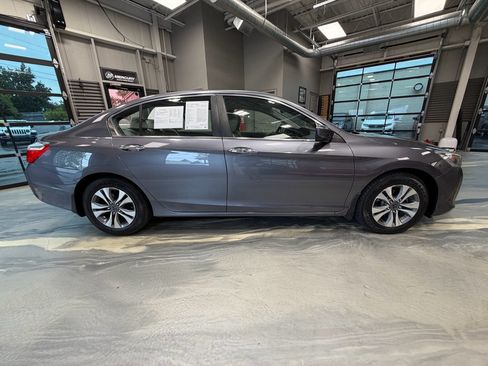 Used 2013 Honda Accord LX image 29