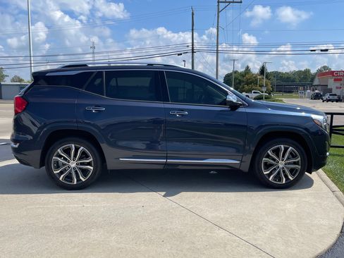 Used 2019 GMC Terrain Denali w/ Advanced Safety Package AWD/4WD image 8