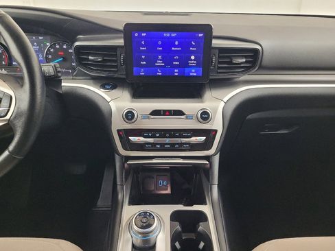 Used 2022 Ford Explorer XLT image 25