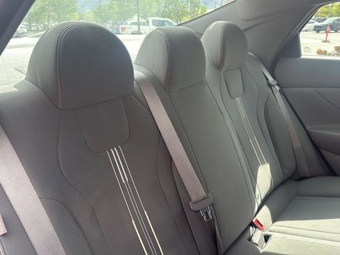 Used 2025 Hyundai Elantra Blue image 27