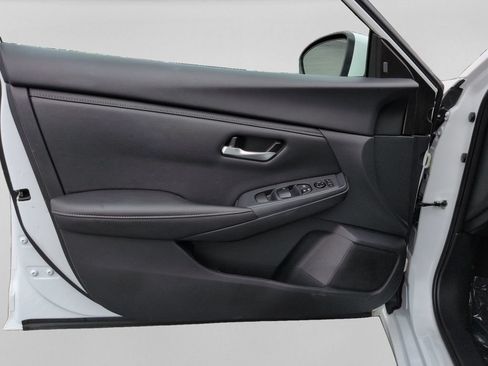 Used 2025 Nissan Sentra SV FWD image 14