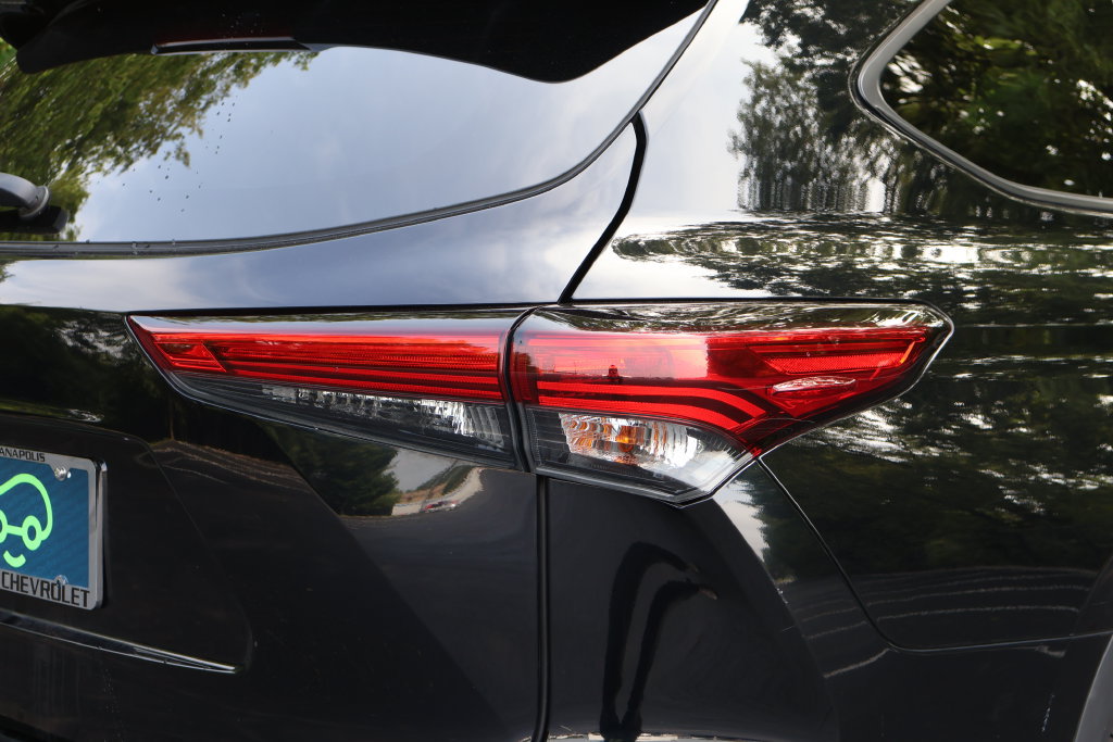 Used 2022 Toyota Highlander XSE FWD image 7