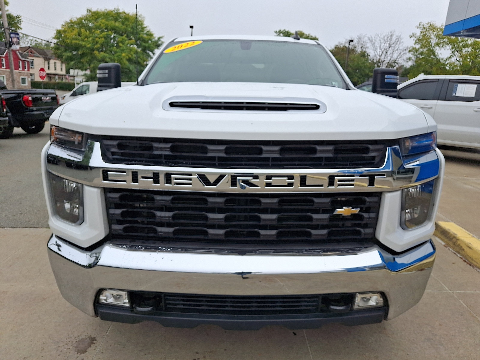 Used 2022 Chevrolet Silverado 2500 LT w/ Convenience Package AWD/4WD image 2