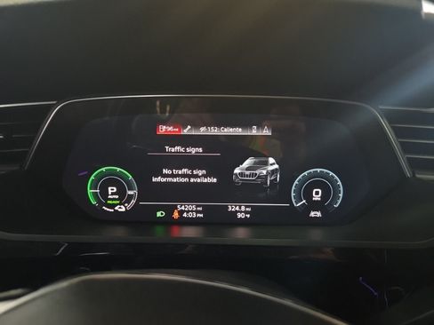 Used 2019 Audi e-tron Prestige w/ Prestige Package AWD/4WD image 7