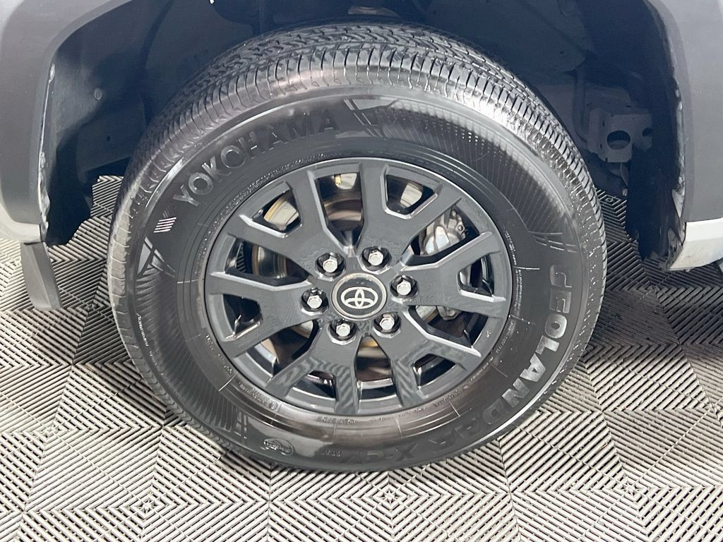Certified 2025 Toyota 4Runner SR5 AWD/4WD image 26