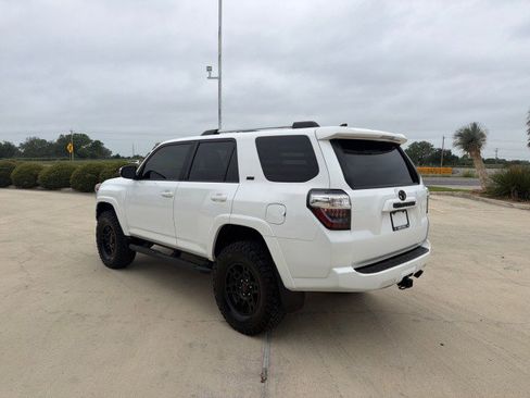 Used 2022 Toyota 4Runner SR5 Premium w/ Moonroof Package RWD image 15