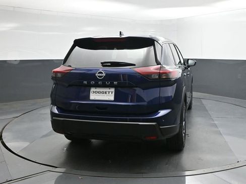 Used 2025 Nissan Rogue SV image 5
