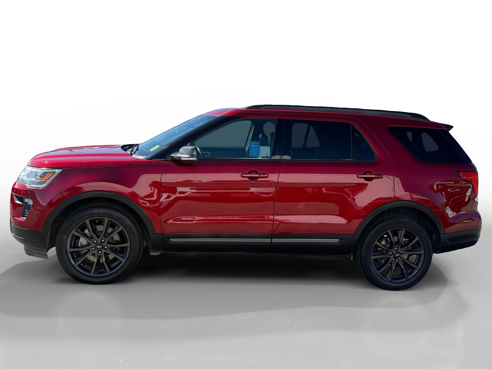 Used 2018 Ford Explorer XLT w/ Equipment Group 202A AWD/4WD image 2