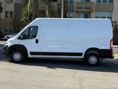 Used 2025 RAM ProMaster 2500 w/ Convenience Group FWD image 3