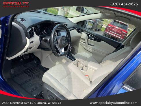 Used 2018 Nissan Rogue Sport SV w/ SV Technology Package AWD/4WD image 14