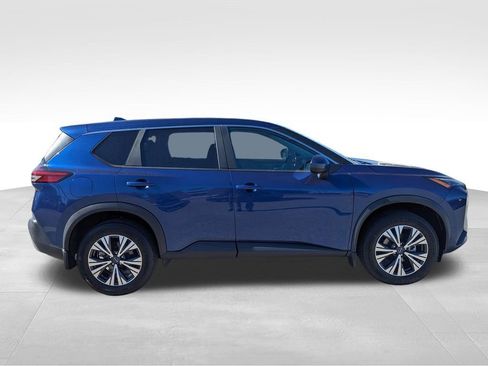 Used 2023 Nissan Rogue SV image 3