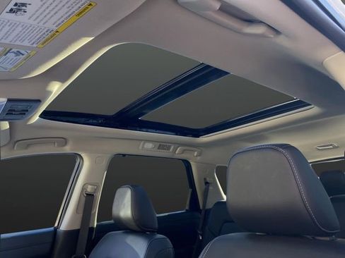 Used 2024 Nissan Pathfinder Platinum image 7