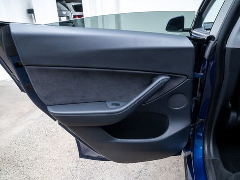 Used 2021 Tesla Model Y Long Range AWD/4WD image 20