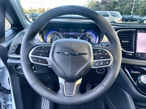 New 2026 Chrysler Pacifica Pinnacle image 16