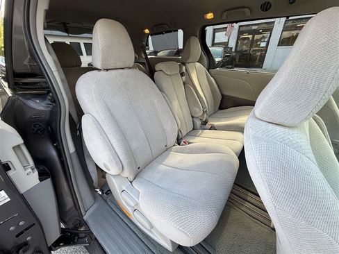 Used 2012 Toyota Sienna LE FWD image 27