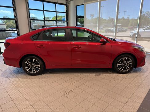 Used 2024 Kia Forte LXS image 6