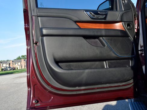 Used 2019 Lincoln Navigator L Reserve AWD/4WD image 19