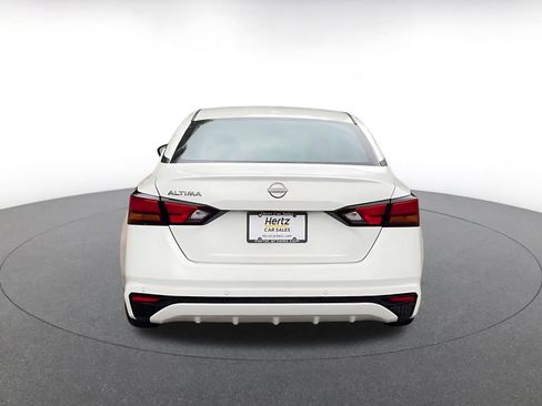 Used 2025 Nissan Altima 2.5 SV FWD image 12