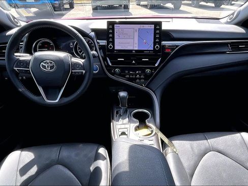 Used 2022 Toyota Camry XLE w/ Navigation Upgrade Package image 12