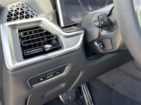 Used 2026 BMW X7 xDrive40i w/ M Sport Package image 14