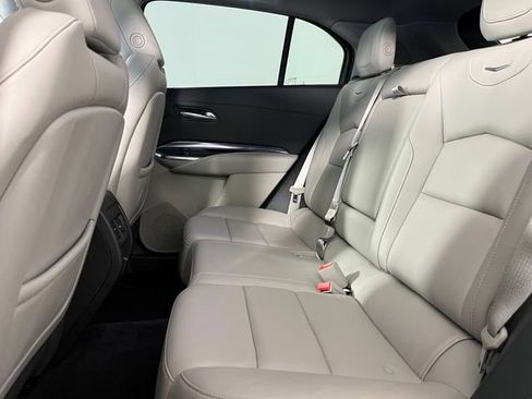 Used 2023 Cadillac XT4 Luxury w/ Cold Weather Package AWD/4WD image 38