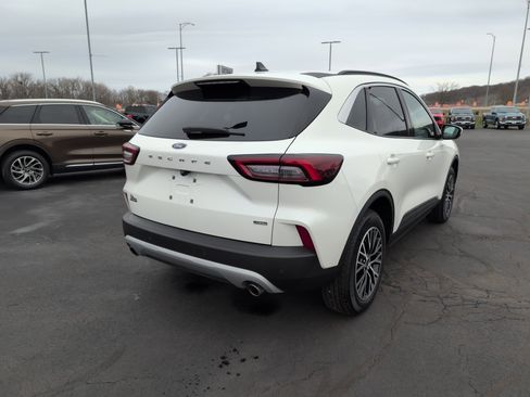 Used 2024 Ford Escape SE image 7