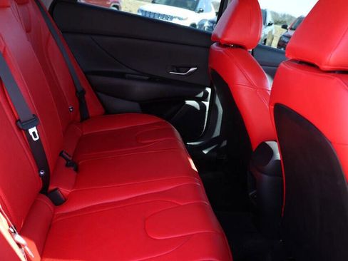 Used 2024 Hyundai Elantra Blue image 16