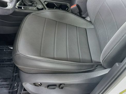 Certified 2024 Volkswagen Taos SE AWD/4WD image 12