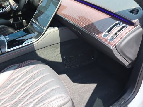 Used 2024 Mercedes-Benz S 63 AMG S w/ Carbon Fiber Exterior Package image 32