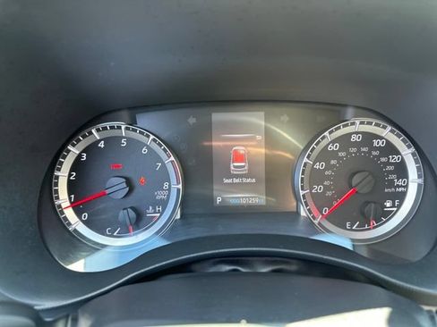 Used 2022 Toyota Highlander LE AWD/4WD image 29