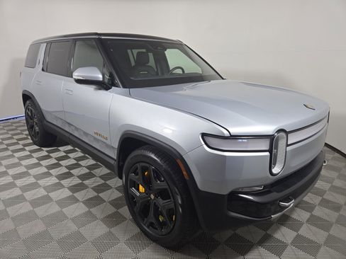 Used 2023 Rivian R1S Adventure image 7