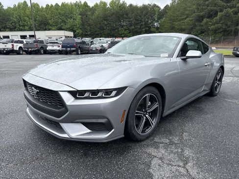 Used 2024 Ford Mustang Coupe RWD image 3
