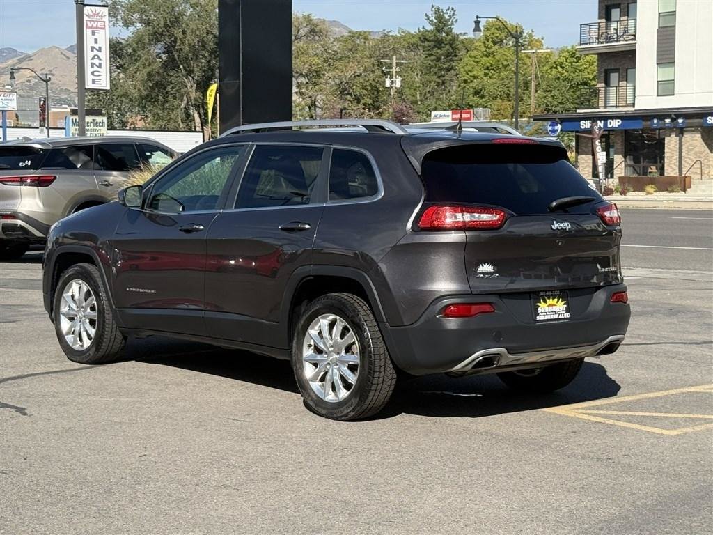 Used 2017 Jeep Cherokee Limited AWD/4WD image 5