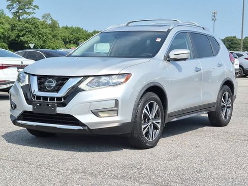 Used 2020 Nissan Rogue SV w/ Sun & Sound Touring Package FWD image 1