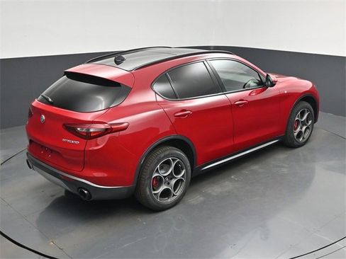 Used 2022 Alfa Romeo Stelvio Ti image 64
