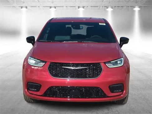 New 2026 Chrysler Pacifica Select image 3