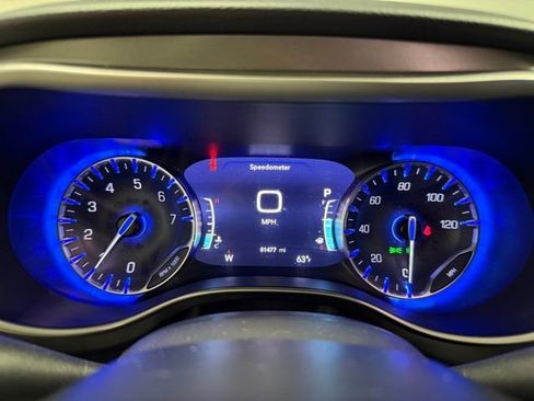 Used 2022 Chrysler Pacifica Touring-L FWD image 16