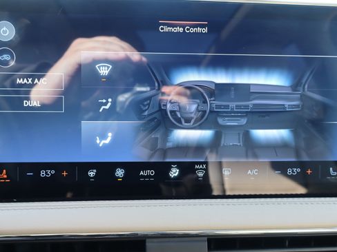 Used 2025 Lincoln Corsair Reserve image 21