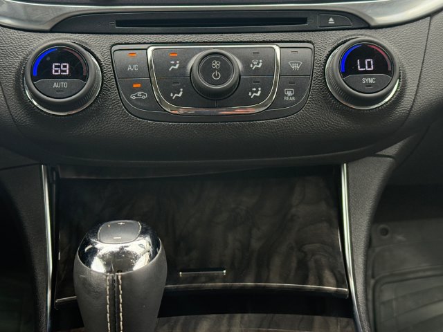 Used 2015 Chevrolet Impala LT w/ Convenience Package FWD image 4