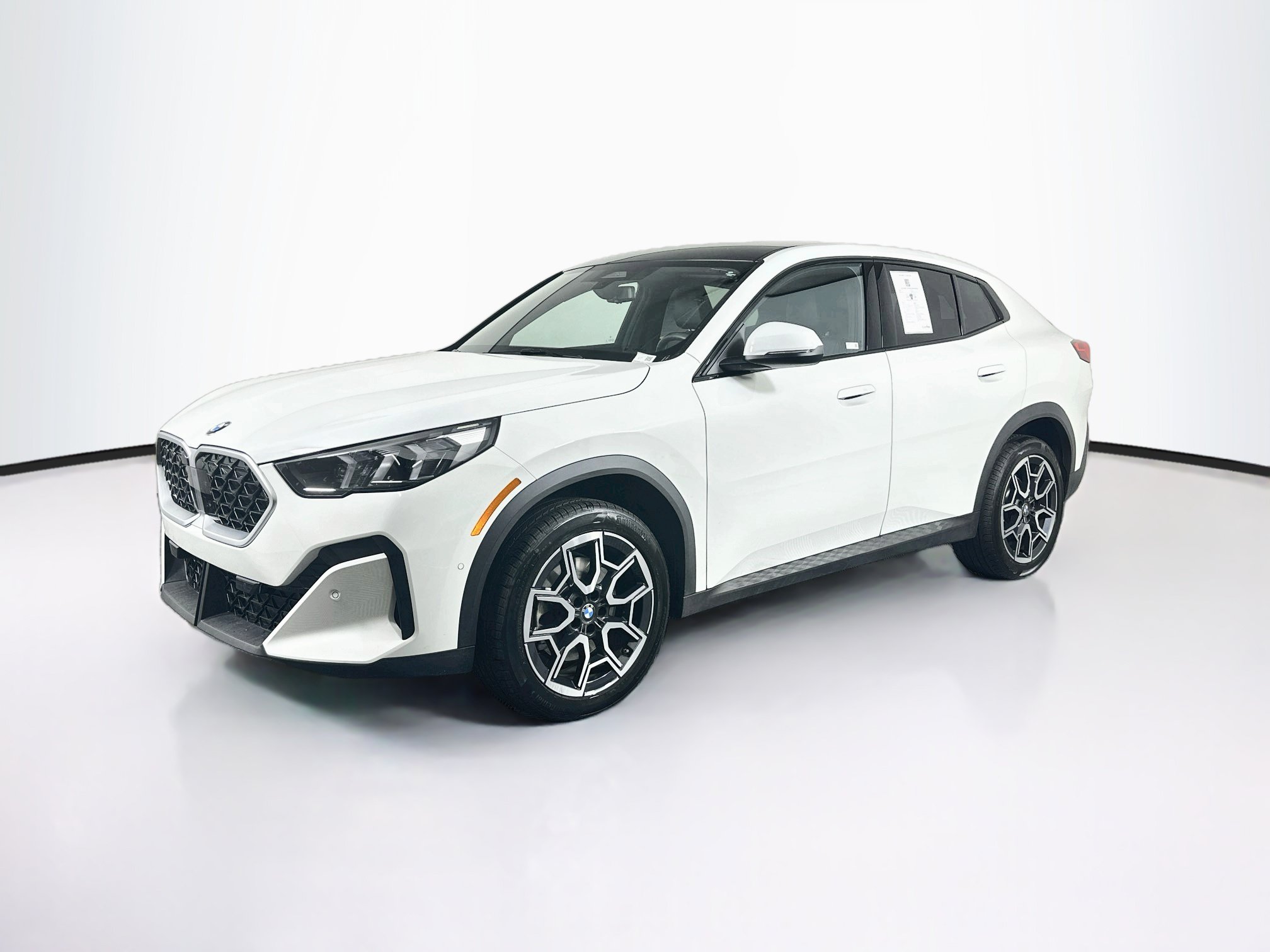 Used 2026 BMW X2 xDrive28i AWD/4WD image 3