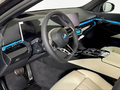 New 2026 BMW 550e xDrive image 10