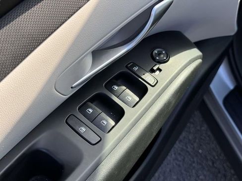 Used 2024 Hyundai Tucson SE image 20