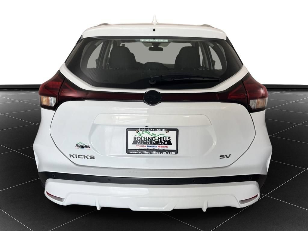 Used 2024 Nissan Kicks SV FWD image 4