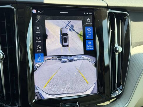 Used 2024 Volvo XC60 B5 Plus w/ Protection Package Premier AWD/4WD image 4