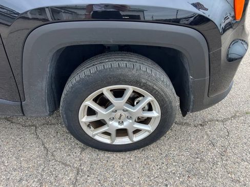 Used 2023 Jeep Renegade Latitude AWD/4WD image 13