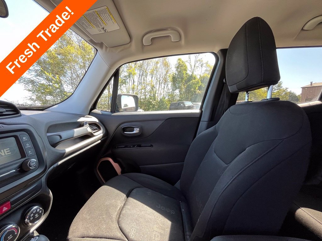Used 2017 Jeep Renegade Latitude FWD image 27